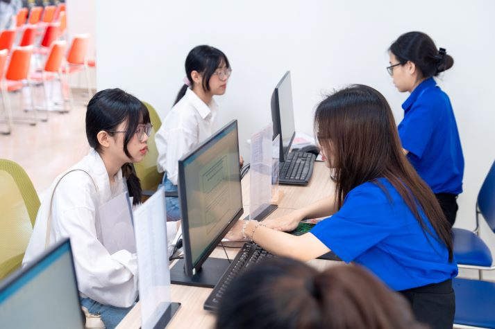 Kế thừa truyền thống gia đình, hai chị em sinh đôi cùng “chốt đơn” khối ngành sức khỏe tại HUTECH 25
