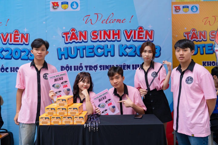 [Video] Rộn ràng Lễ kết nạp Hội viên Hội Sinh viên Việt Nam và Ngày hội chào đón tân sinh viên khóa 2023 tại HUTECH 195