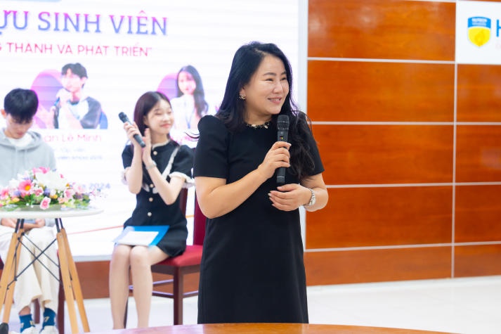 Khoa Hàn Quốc học vinh danh nhiều sinh viên tiêu biểu và tổ chức buổi giao lưu cùng cựu sinh viên 51