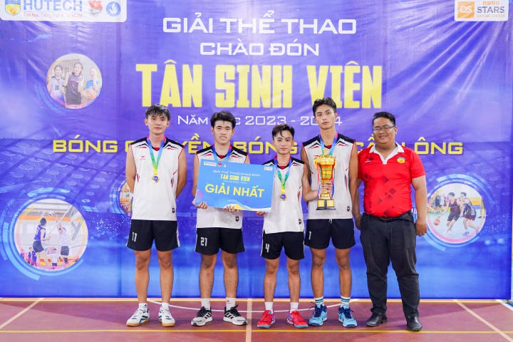 [Giải Thể thao Chào đón Tân Sinh viên] Team Cừu chiến đăng quang ngôi vô địch nội dung Bóng chuyền nam 65