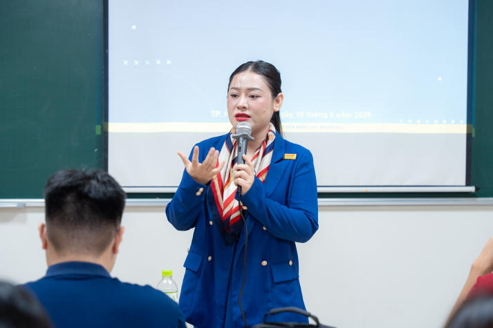 HUTECH-ers “bật mic” tự tin tại lớp Kỹ năng nói trước công chúng 19