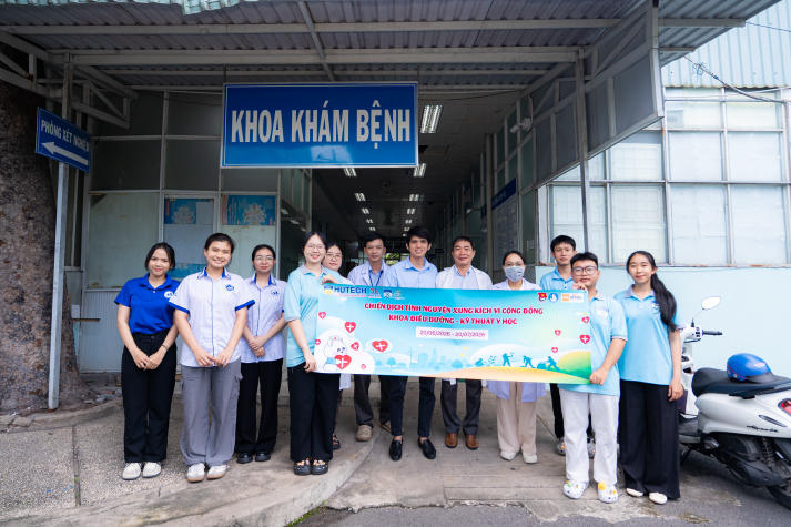 Sinh viên Điều dưỡng - Kỹ thuật y học vận dụng chuyên môn hỗ trợ chăm sóc sức khỏe cộng đồng 11