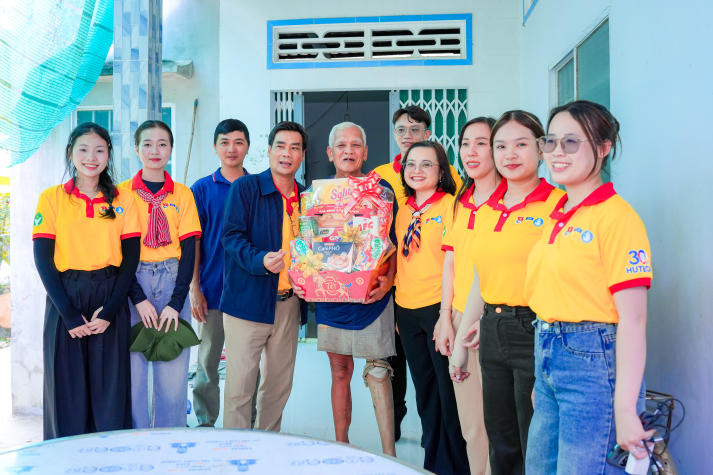 Xuân sắc xanh 2026: Sinh viên HUTECH mang Tết yêu thương đến với người dân Vĩnh Long 124