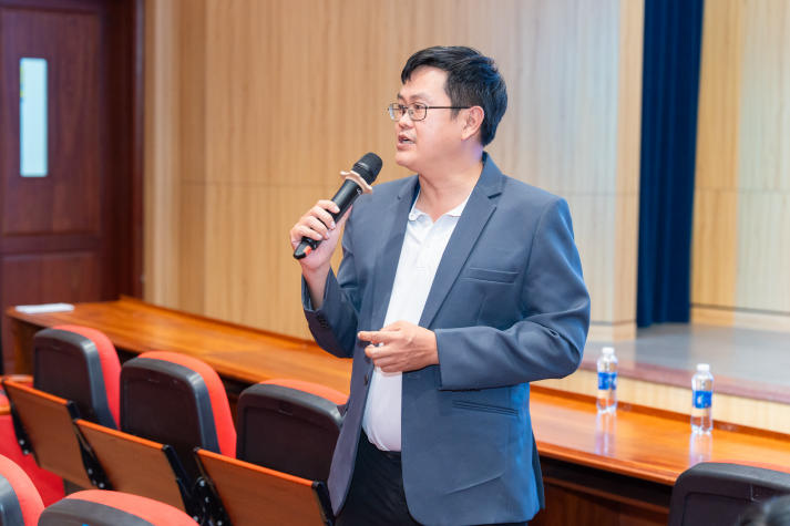 Tân sinh viên Khoa Thẩm mỹ và Khoa học sự sống sẵn sàng cho hành trình đại học 99