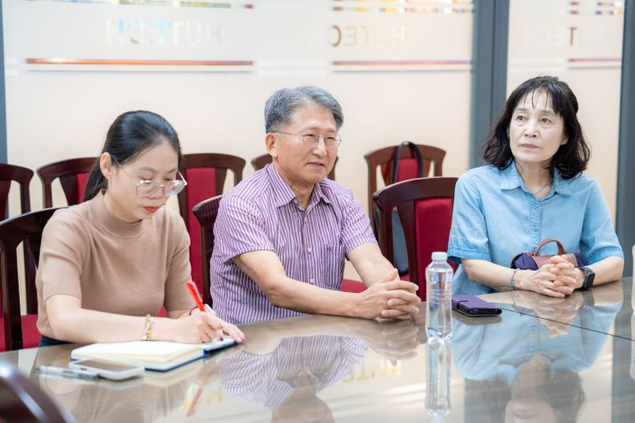 Cội rễ văn minh từ tinh thần gắn kết: Bài học GS. Yoo Kwon Jong chia sẻ với sinh viên 69