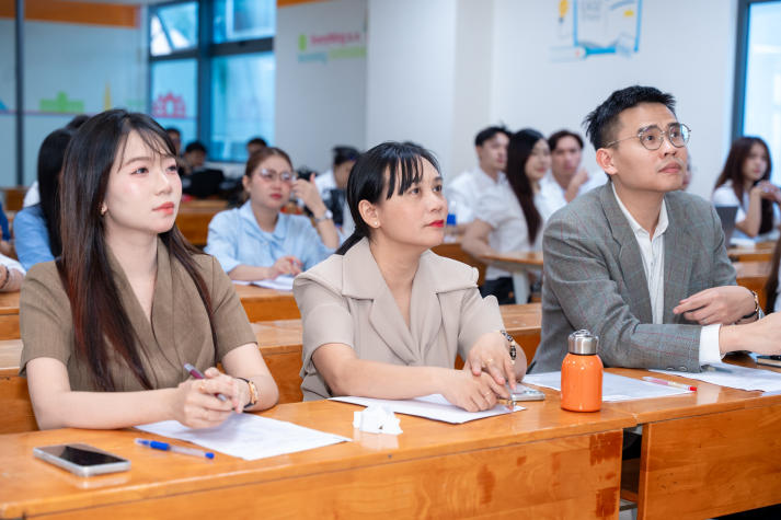 Pitching trước doanh nghiệp, sinh viên Quan hệ công chúng thử sức với bài toán truyền thông thực tế 72