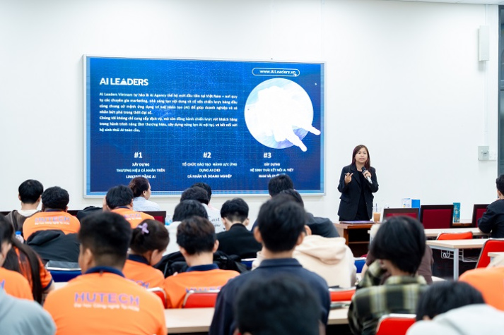 Chuỗi Seminar HUTECH Innovatalk: Truyền cảm hứng cho sinh viên về tư duy phát triển bền vững 9