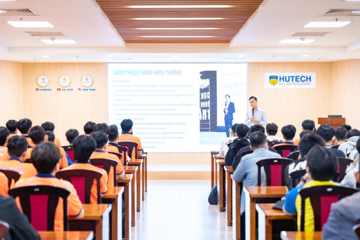 Khám phá chuỗi seminar HUTECH Innovatalk 2024 dành cho sinh viên VJIT 28