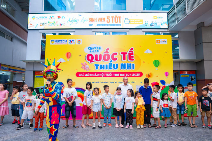 [Video] Ngày hội tuổi thơ HUTECH: Hành trình sắc màu cho những thiên thần nhỏ 34