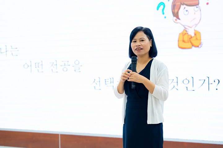 Nhiều lời khuyên “vàng” định hướng chuyên ngành cho sinh viên ngành Ngôn ngữ Hàn Quốc HUTECH 48