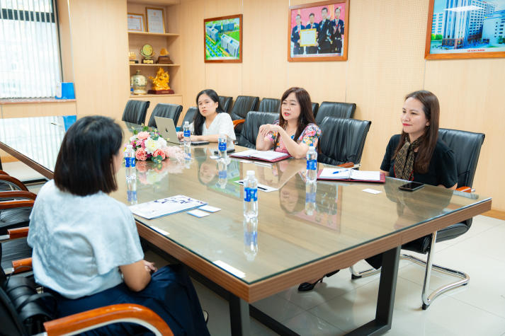 HUTECH works with Singapore Management University to expand international learning opportunities for students 37