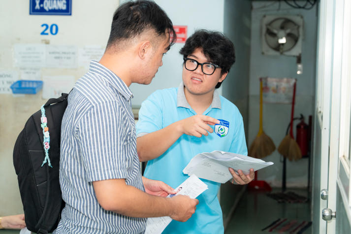 Sinh viên Điều dưỡng - Kỹ thuật y học vận dụng chuyên môn hỗ trợ chăm sóc sức khỏe cộng đồng 73