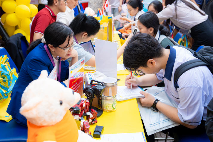 Tư vấn mùa thi 2026 tại Đồng Nai: HUTECH “all-in” bí kíp chọn ngành và chính sách học phí, học bổng cho teen 2k8 97