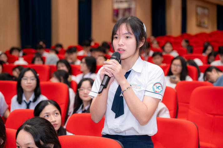 Học sinh THPT Vĩnh Cửu (Đồng Nai) trải nghiệm môi trường học tập tại HUTECH 69