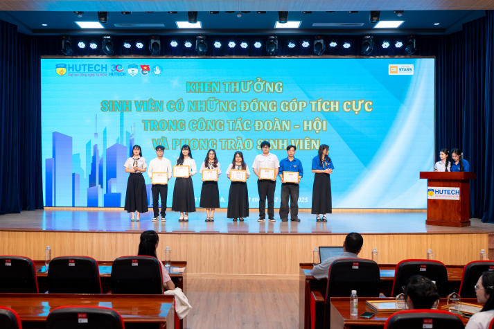 Khoa Dược HUTECH tổng kết phong trào sinh viên và tiếp lửa hành trình năm học mới 68