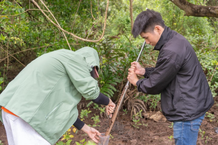 Sinh viên ngành Quản lý tài nguyên và môi trường khám phá rừng phòng hộ và hệ thống cống đập Ba Lai (Bến Tre) 78