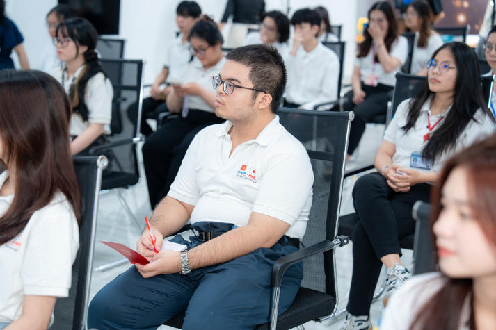 [Video] Tham quan G.DJS, sinh viên VJIT tìm hiểu môi trường làm việc của lĩnh vực truyền thông số 49