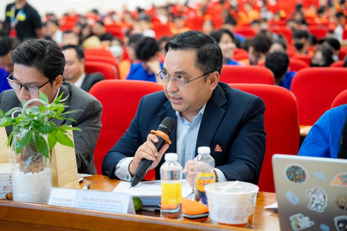 “Cụt yêu đời” Nguyễn Ngọc Nhứt trở thành tân Quán quân HUTECH Startup Wings 2024 130