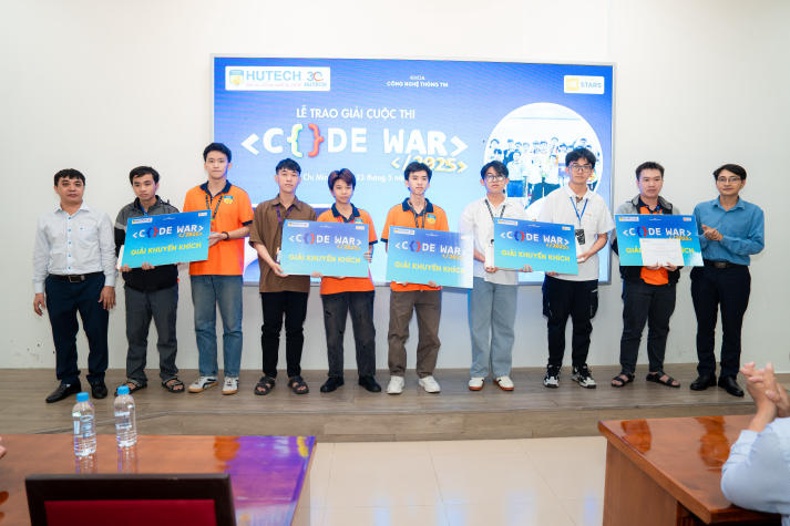 [Video] Chung kết HUTECH Code War 2025: Sân chơi lập trình kịch tích dành cho sinh viên Công nghệ thông tin 213