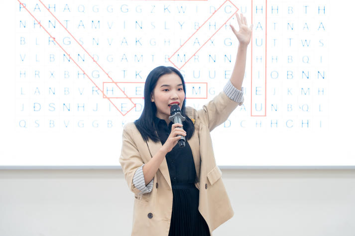 Ban cán sự lớp HUTECH học kỹ năng kết nối tập thể bằng lắng nghe và thấu cảm 13