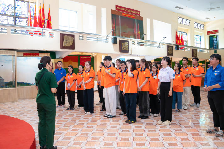 Tháng Thanh niên rực rỡ của sinh viên Khoa Marketing - Kinh doanh quốc tế 11