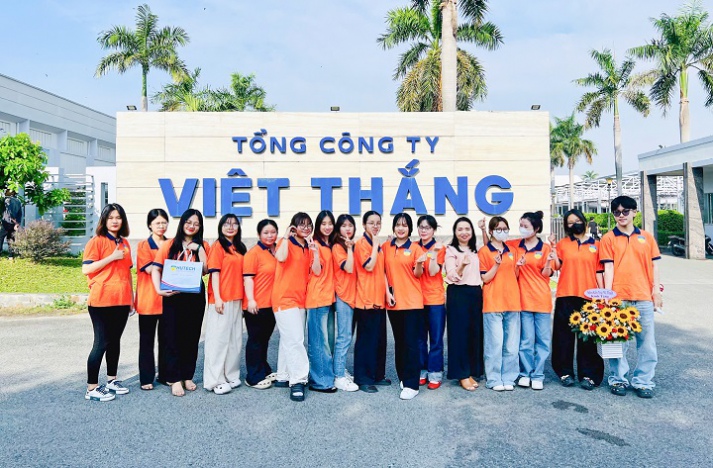 “Check-in” Công ty CP May Việt Thắng, sinh viên Khoa Kiến trúc - Mỹ thuật học hỏi công nghệ sản xuất thời trang 18