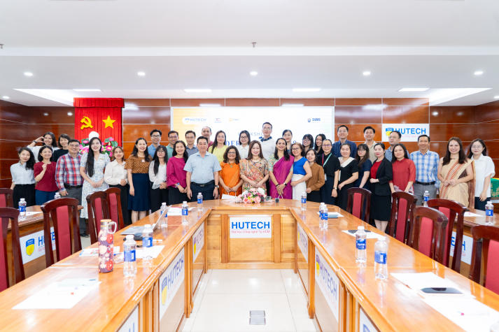 HUTECH faculty and staff explore Bhagavad Gita leadership philosophy and traditional Indian culture 151