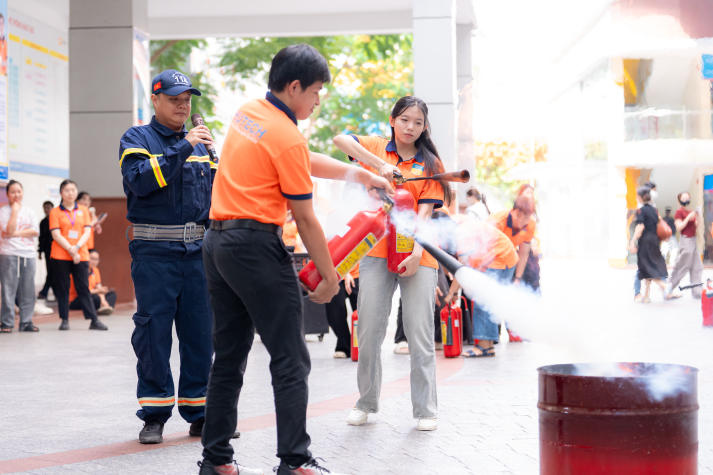 Diễn tập PCCC & CNCH, HUTECH chủ động bảo đảm an toàn học đường 49