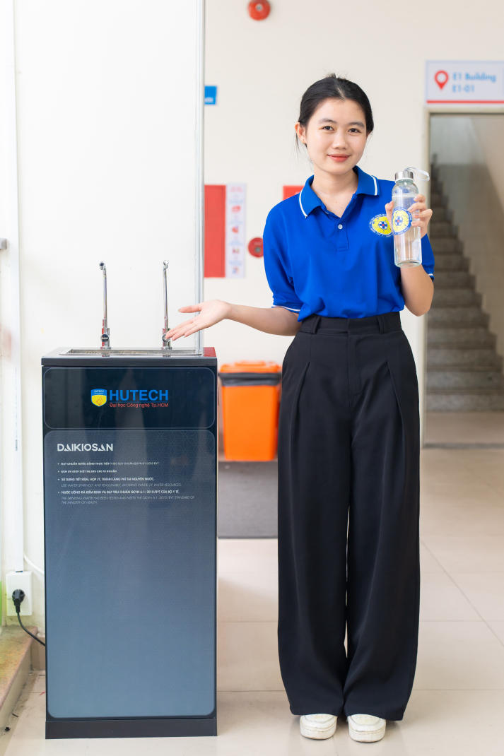 Hệ thống nước uống tinh khiết chính thức đi vào hoạt động, nâng cao tiện ích cho sinh viên HUTECH 53