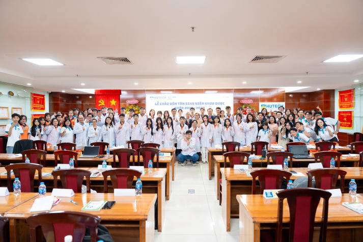 [Video] Dấu ấn đầu đời Blouse trắng: Tân sinh viên Khoa Dược chính thức bước vào hành trình mới 156