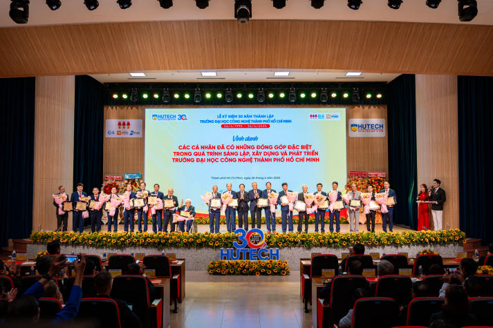 HUTECH long trọng kỷ niệm 30 năm thành lập: Một hành trình, triệu khát vọng bền vững 125