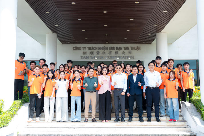 Sinh viên Logistics và quản lý chuỗi cung ứng “giải mã” nghiệp vụ Logistics tại Khu chế xuất Tân Thuận 83