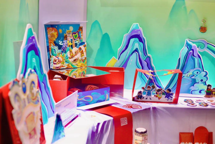 Mãn nhãn với loạt thiết kế ấn tượng trong triển lãm đồ họa vốn cổ và đồ họa bao bì của sinh viên Thiết kế đồ họa HUTECH 95