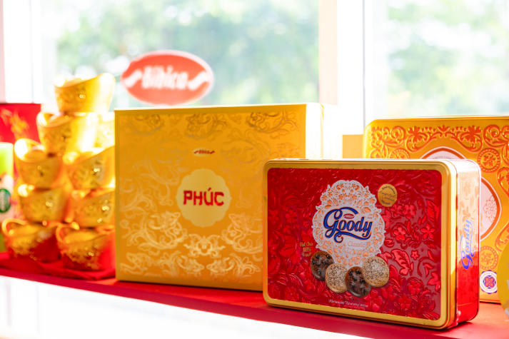 Sinh viên Công nghệ thực phẩm khám phá "bí mật" bánh bông lan Hura tại Nhà máy Bibica Miền Tây 46