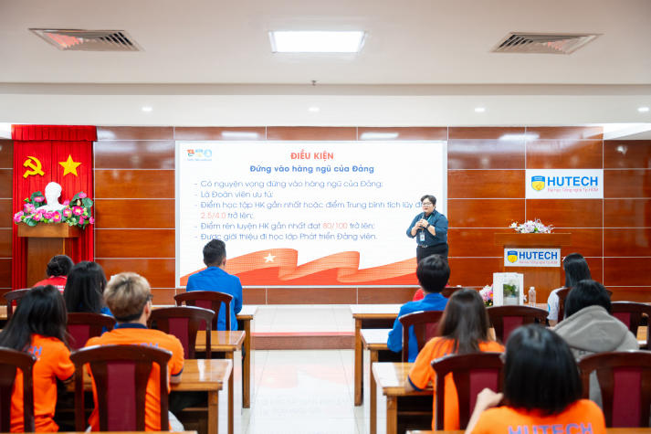 Sinh viên Marketing - Kinh doanh quốc tế củng cố lý tưởng qua Talkshow “Tự hào, vững tin theo Đảng” 47