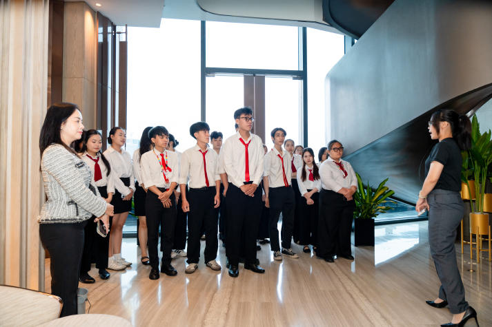 [Ảnh] Sinh viên Quản trị Du lịch - Nhà hàng - Khách sạn khám phá dịch vụ cao cấp tại Hilton Saigon 68