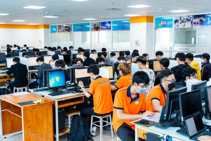 Sinh viên HUTECH phát triển kỹ năng chuyên môn từ cách "học như làm việc" 21