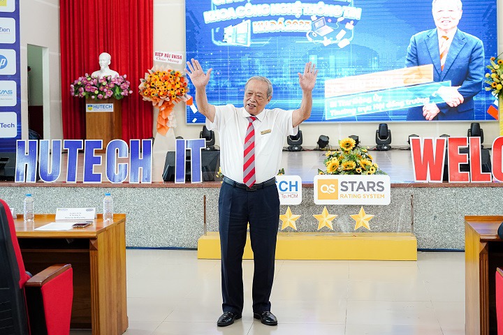 Khoa Công nghệ thông tin HUTECH tưng bừng chào đón tân binh về ngôi nhà chung 22