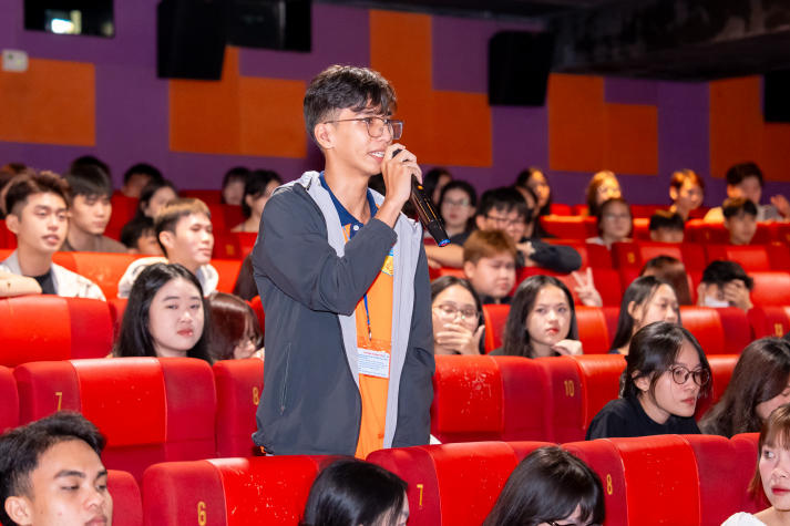 Giao lưu cùng đoàn phim “Cục vàng của ngoại”: Sinh viên Truyền thông - Điện ảnh học nghề từ hậu trường điện ảnh 96