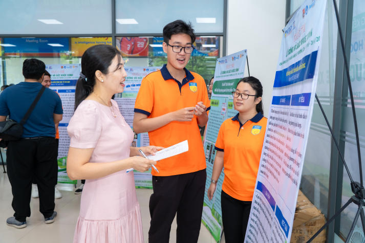Lối sống xanh - Sức khỏe xanh: Sinh viên HUTECH kiến tạo tương lai bằng hành động bền vững 47