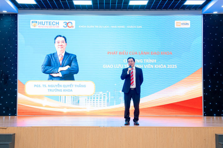 [Ảnh] Chương trình giao lưu “siêu nhiệt” của sinh viên Khoa Quản trị Du lịch - Nhà hàng - Khách sạn 14