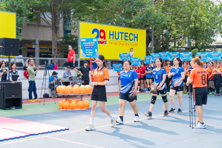 [Video] Đội chủ nhà giành ngôi vô địch Giải Bóng chuyền hơi nữ HUTECH mở rộng năm 2024 - Dragon Master Cup 31
