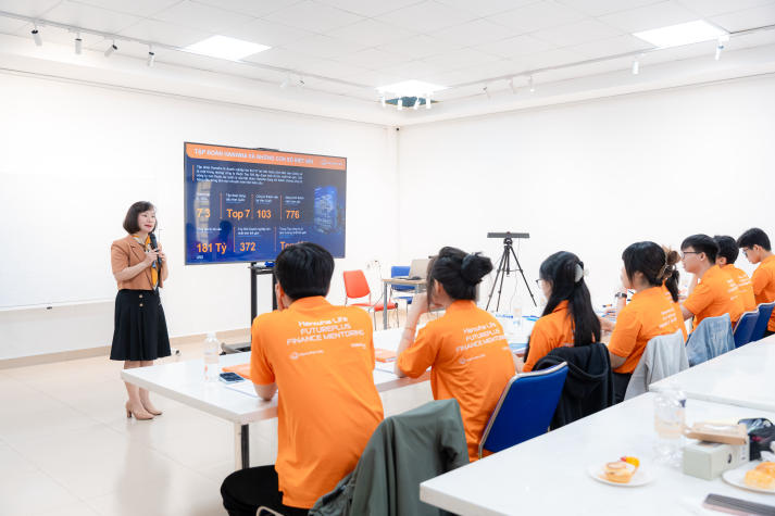 [Video] Sinh viên HUTECH tìm hiểu kiến thức ngành công nghệ tài chính cùng chuyên gia Hanwha Life 89