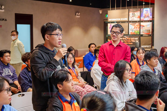 Sinh viên ngành Nghệ thuật số được đánh giá bài tập trực tiếp bởi chuyên gia của Lumina 87