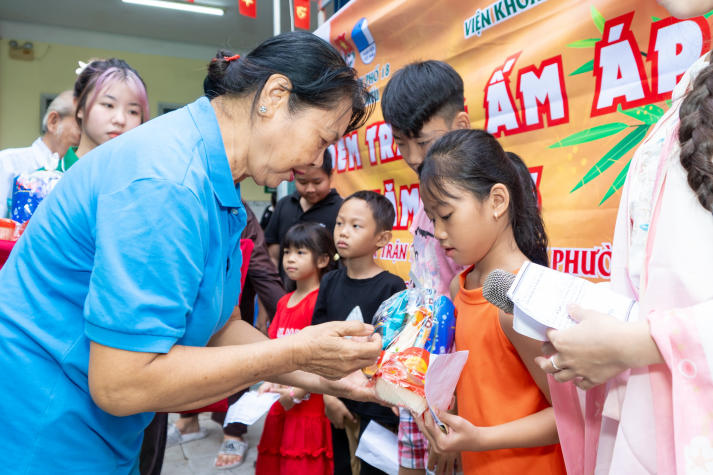 Lan tỏa mùa Trung thu ấm áp cùng Viện Khoa học Ứng dụng 41