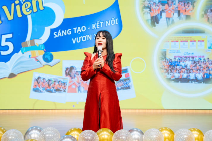 Tân sinh viên Khoa Tài chính - Thương mại khởi đầu hành trình “Sáng tạo - Kết nối - Vươn xa” tại HUTECH 106