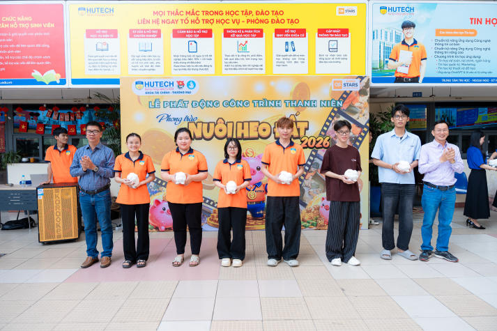 Sinh viên Khoa Tài chính - Thương mại lan tỏa tinh thần sẻ chia qua phong trào nuôi heo đất 40