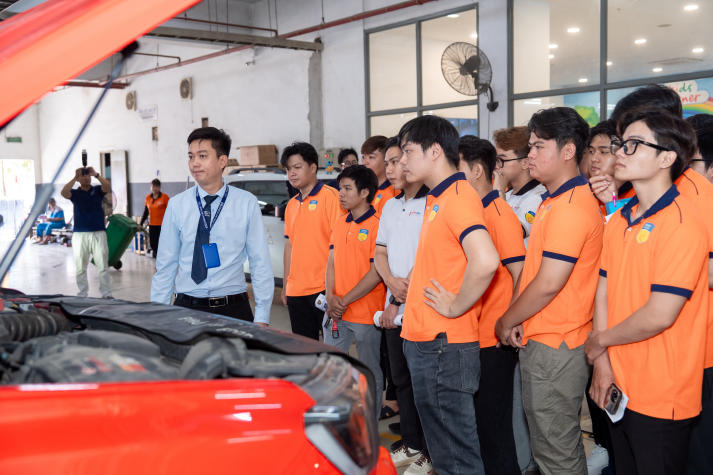 Sinh viên Công nghệ kỹ thuật ô tô VKIT tích lũy hành trang nghề nghiệp tại New City Group 38