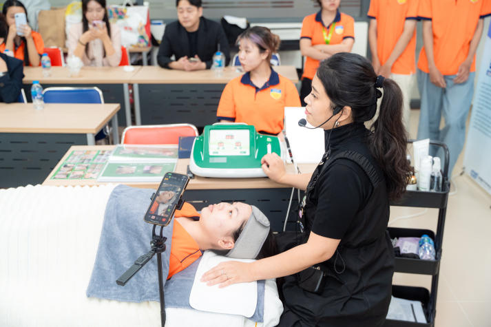 [Video] Sinh viên Viện Khoa học Ứng dụng khám phá bí mật chuẩn K-Beauty cùng chuyên gia Hàn Quốc 185