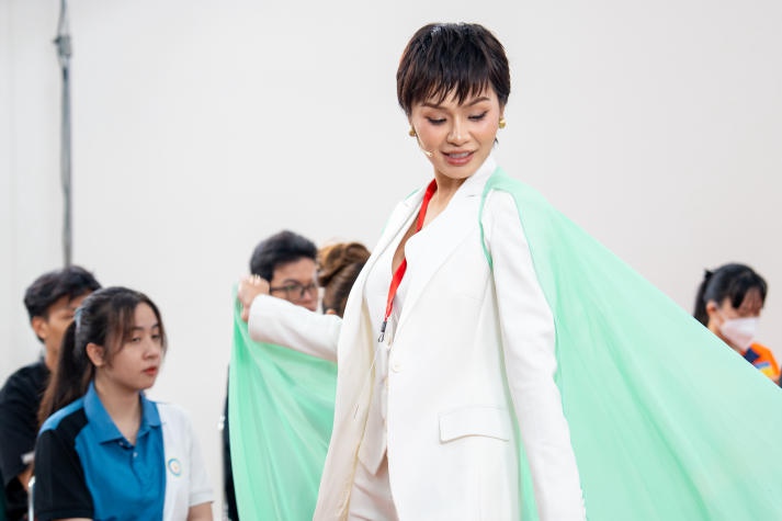 Siêu mẫu Lê Thu Trang và Như Vân “bật mí” cho sinh viên HUTECH kỹ năng trình diễn thời trang chuyên nghiệp 30